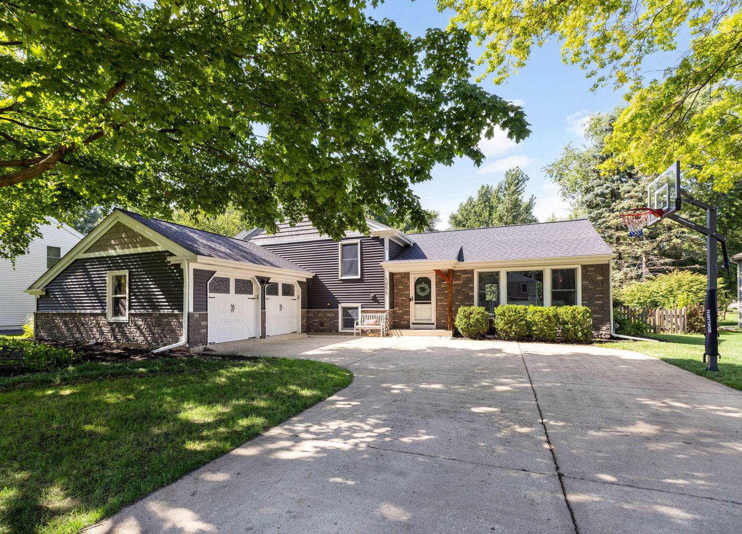 Photo of 1055 Cardinal Court, Batavia, IL 60510
