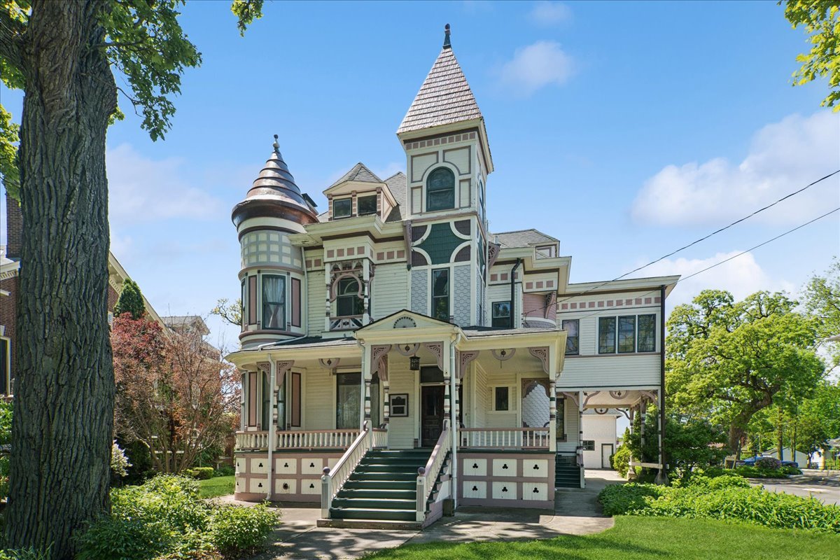 Photo of 214 S STATE Street, Elgin, IL 60123