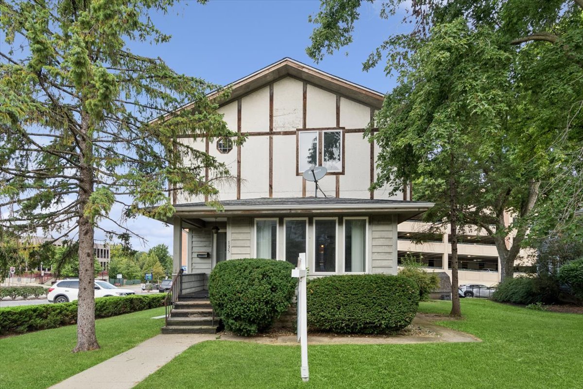 Photo of 135 Aurora Avenue, Naperville, IL 60540