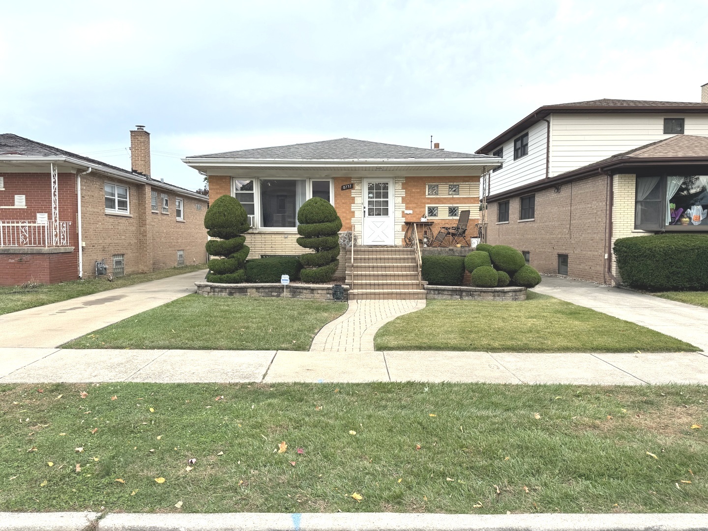 Photo of 8737 S Richmond Avenue, Evergreen Park, IL 60805