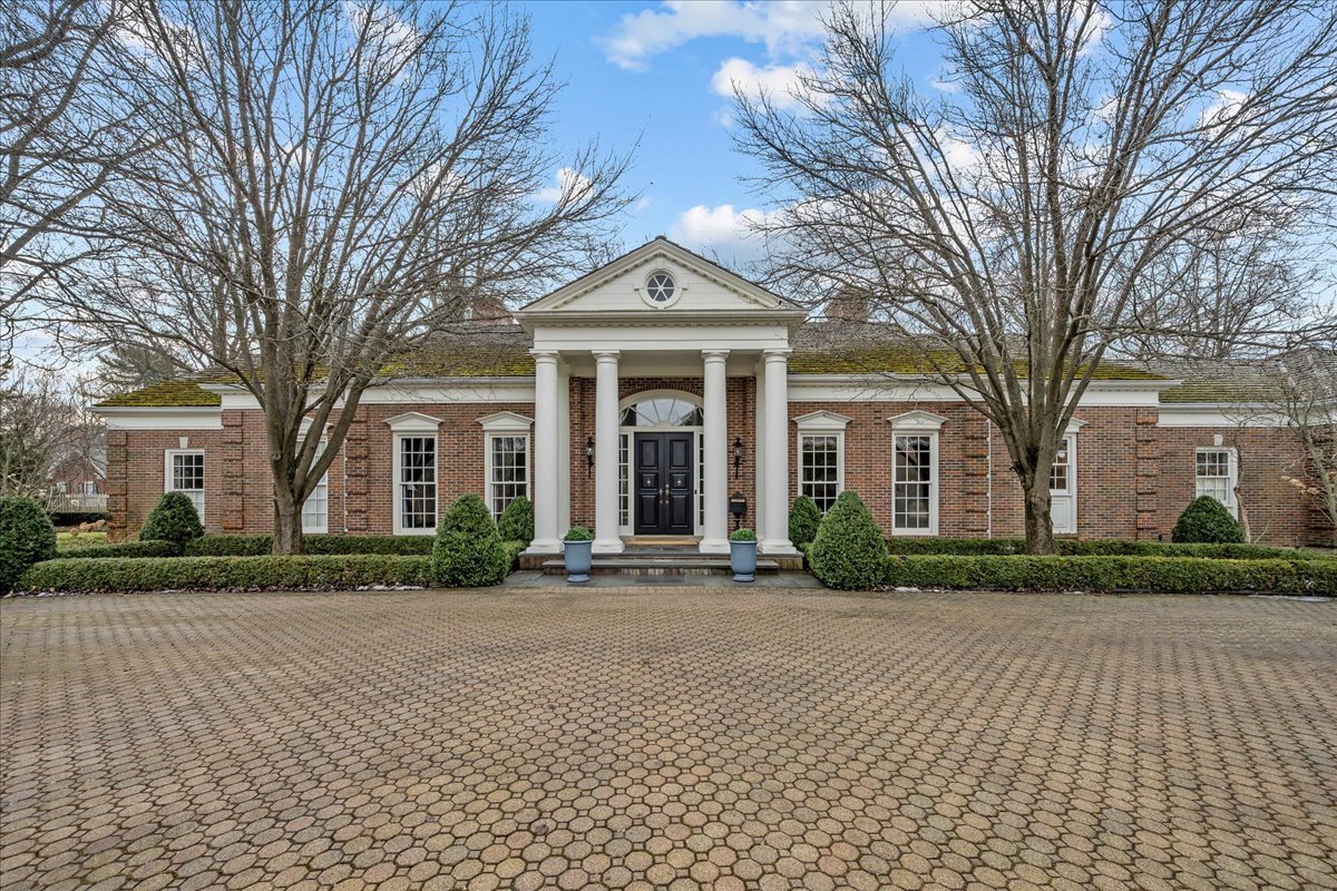 Photo of 675 E Woodland Road, Lake Forest, IL 60045