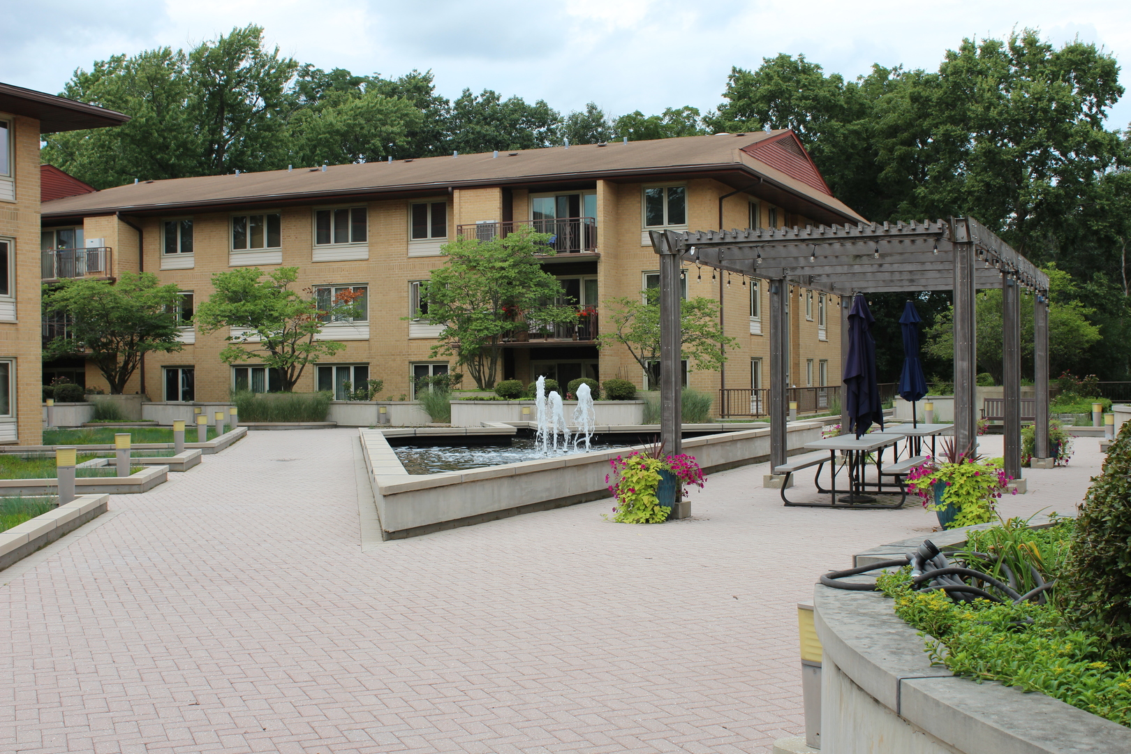 Photo of 2400 W Talcott Road, Park Ridge, IL 60068