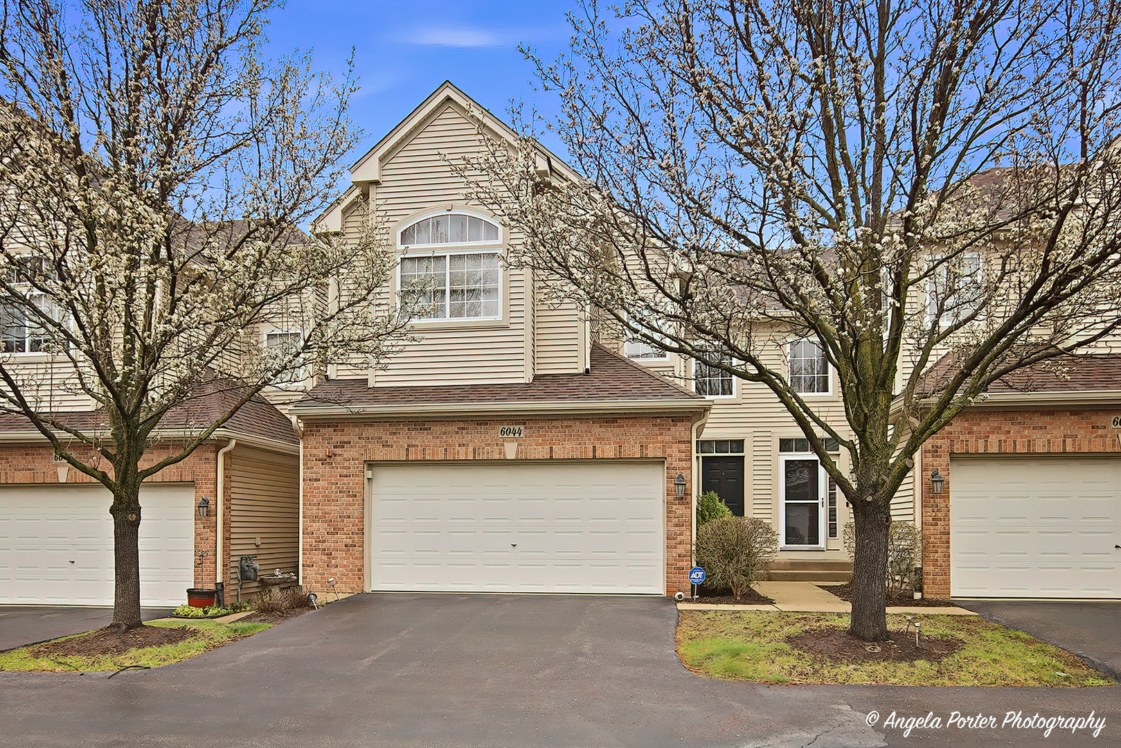 Photo of 6044 Canterbury Lane, Hoffman Estates, IL 60192