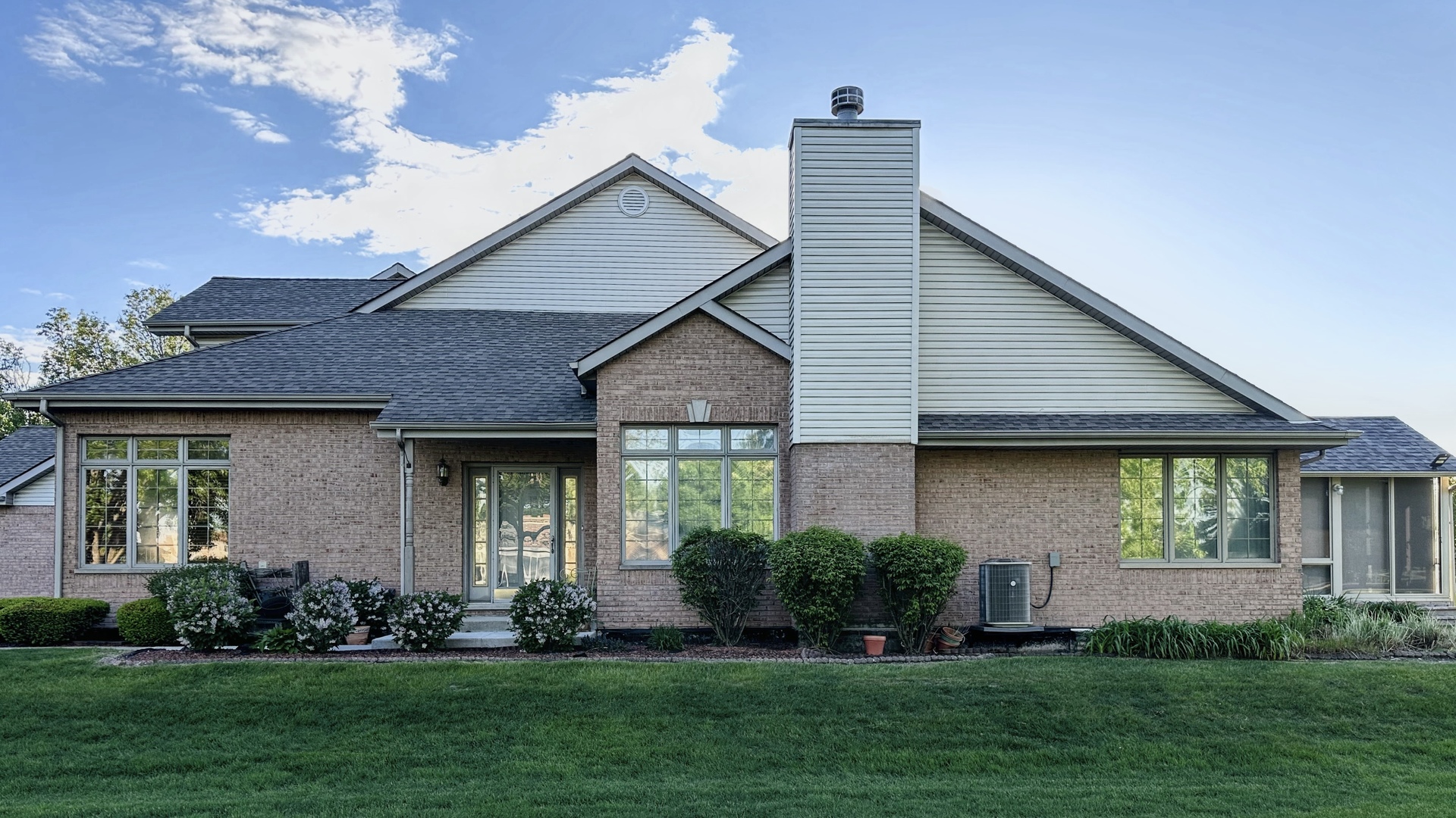 Photo of 6620 Pond View Drive, Tinley Park, IL 60477