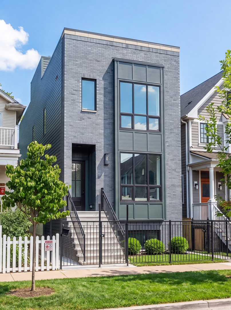 Photo of 3041 N Leavitt Street, Chicago, IL 60618