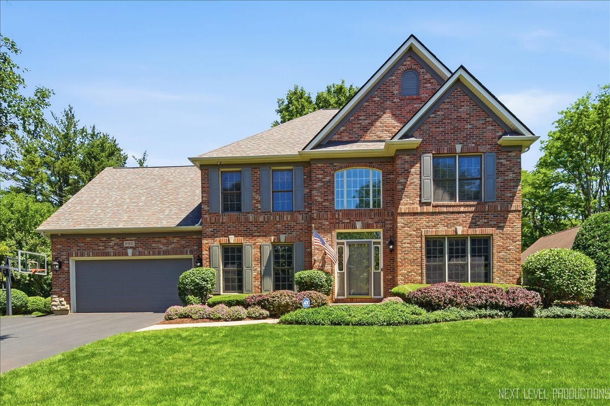 Photo of 990 Pinecrest Drive, Sugar Grove, IL 60554