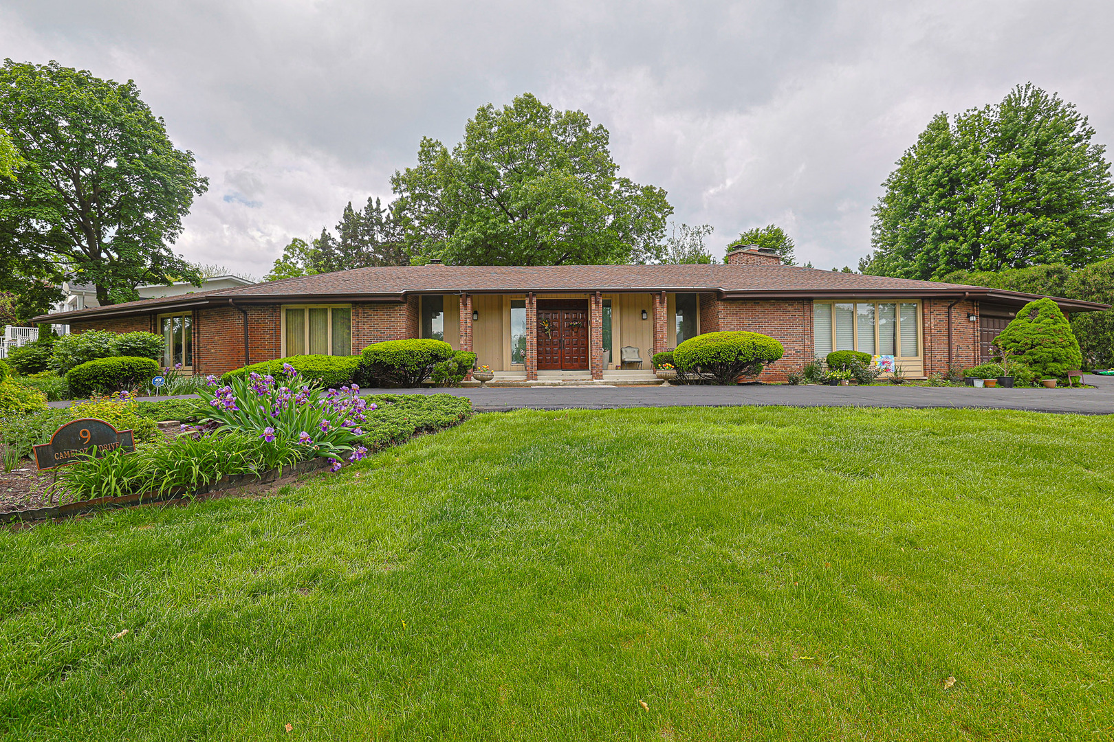 Photo of 9 Camelot Drive, Oak Brook, IL 60523