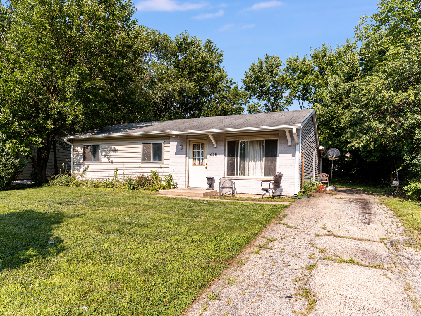 Photo of 218 Bedford Road, Bolingbrook, IL 60440