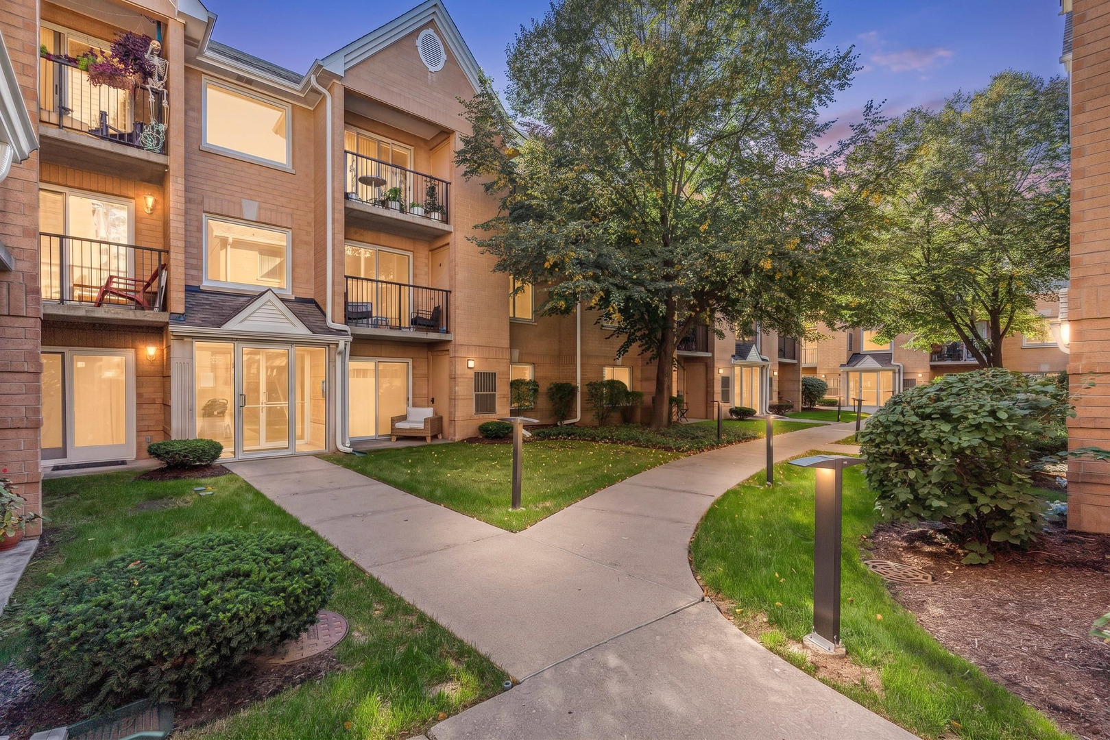 Photo of 8700 W Evelyn Lane, Chicago, IL 60656