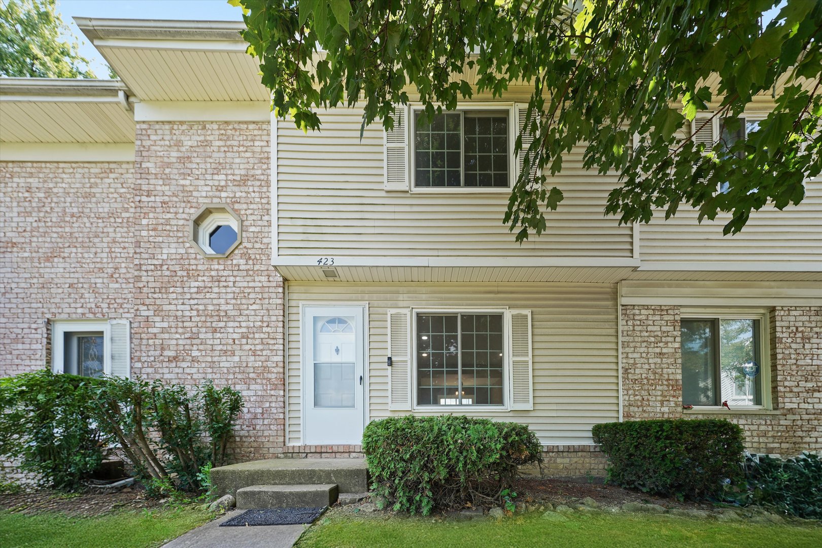 Photo of 423 Yorkshire Square, Bolingbrook, IL 60440