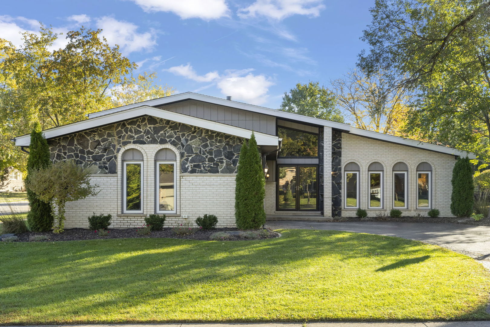 Photo of 797 Oakwood Drive, Frankfort, IL 60423