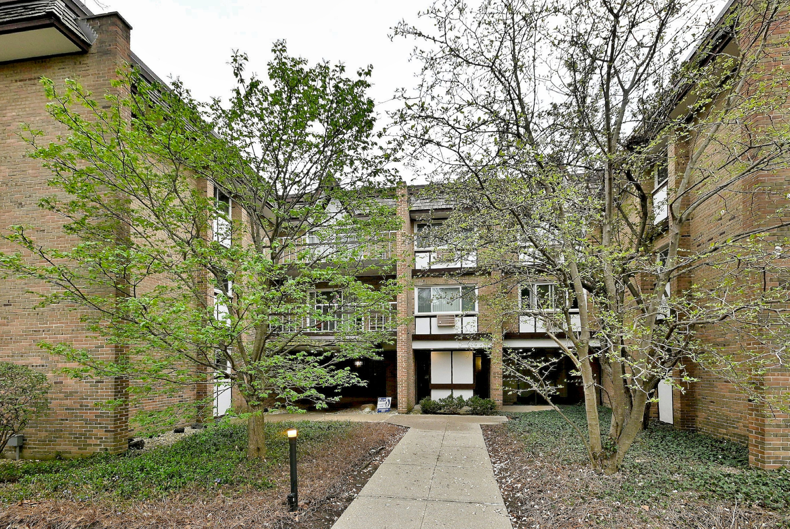 Photo of 360 Claymoor Avenue, Hinsdale, IL 60521