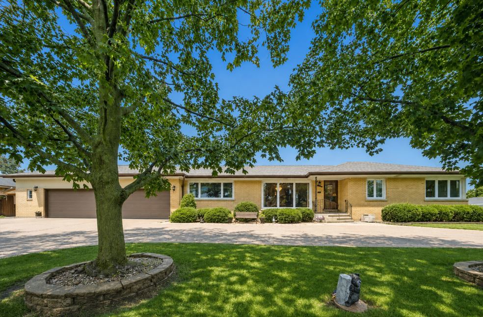 Photo of 8231 W Berwyn Avenue, Chicago, IL 60656