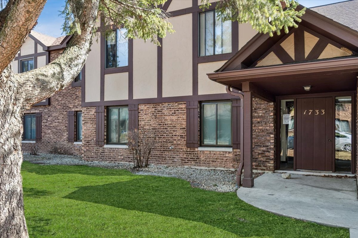 Photo of 1733 Harrow Court, Wheaton, IL 60189