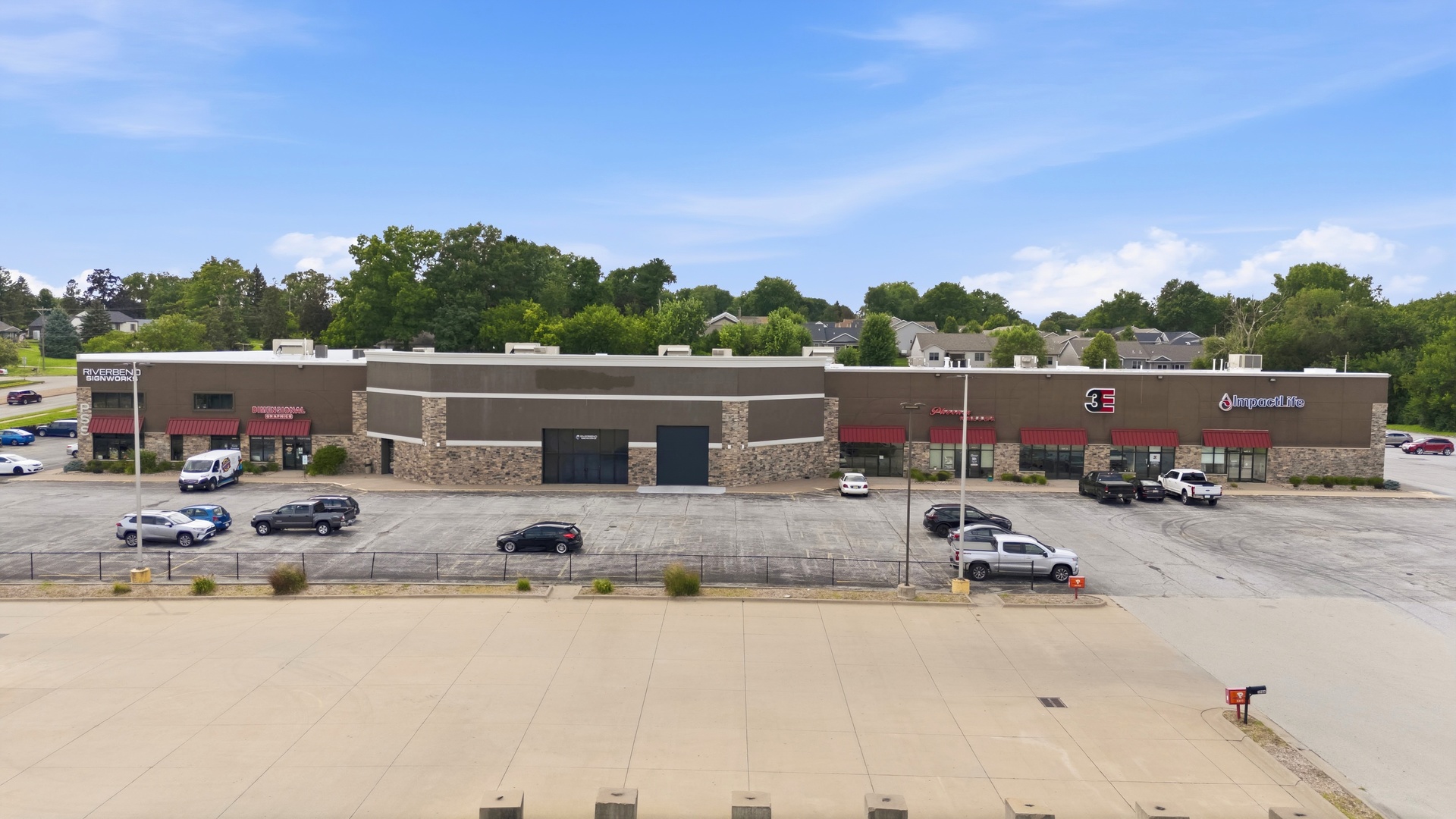 Photo of 1320 W Kimberly Road, Davenport, IA 52806
