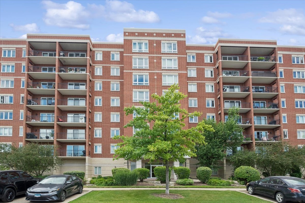 Photo of 5555 N CUMBERLAND Avenue, Chicago, IL 60656