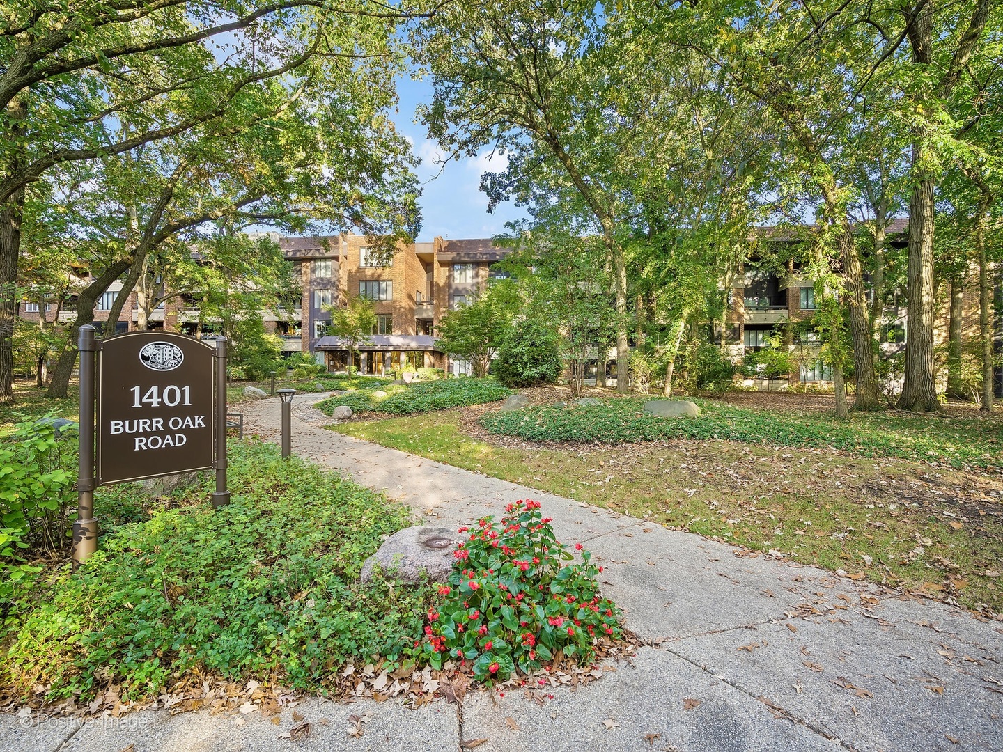 Photo of 1401 Burr Oak Road, Hinsdale, IL 60521