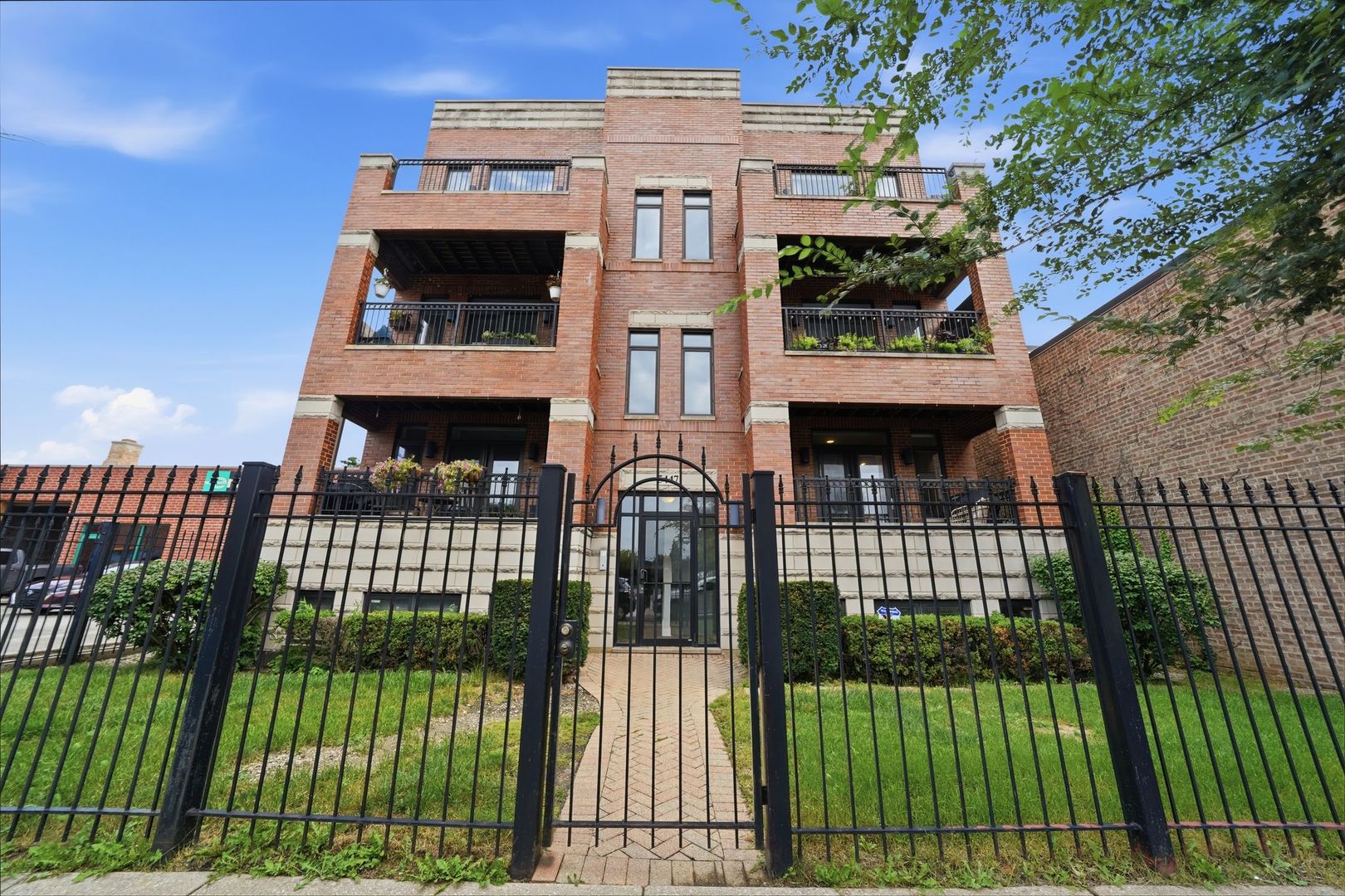 Photo of 5445 N Northwest Highway, Chicago, IL 60630