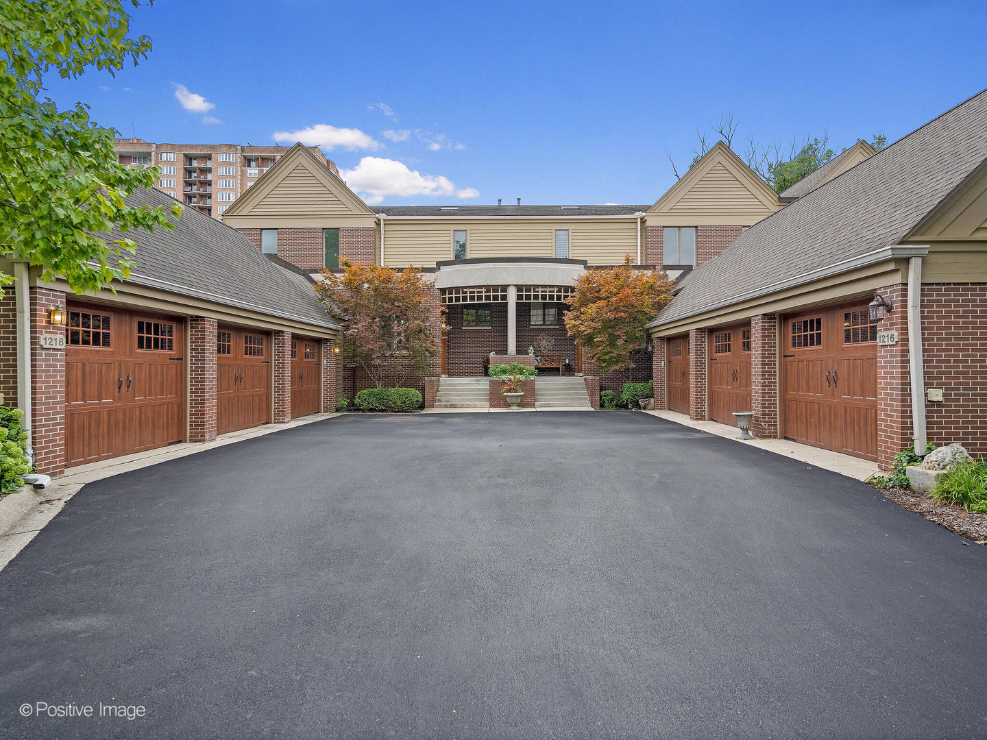 Photo of 1218 Hawthorne Court, Hinsdale, IL 60521