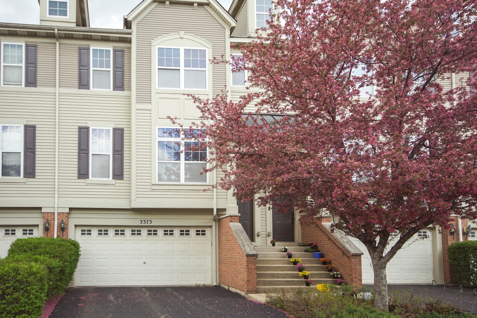 Photo of 3373 Kentshire Circle, Aurora, IL 60504