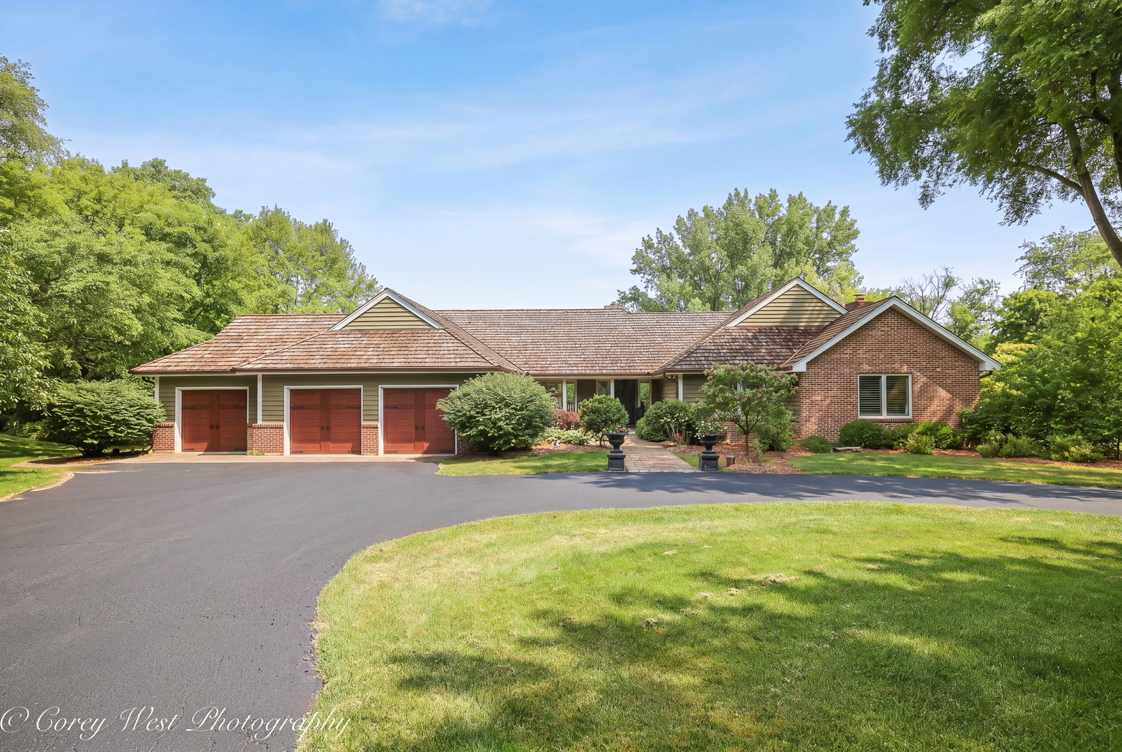 Photo of 39W944 Deer Run Drive, St. Charles, IL 60175
