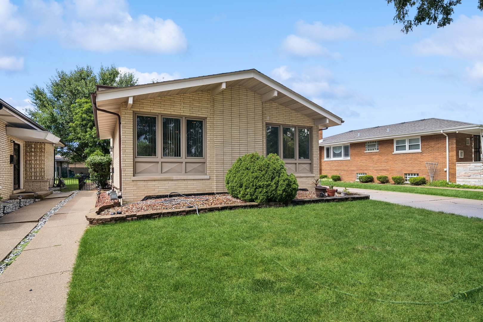Photo of 8918 S Francisco Avenue, Evergreen Park, IL 60805