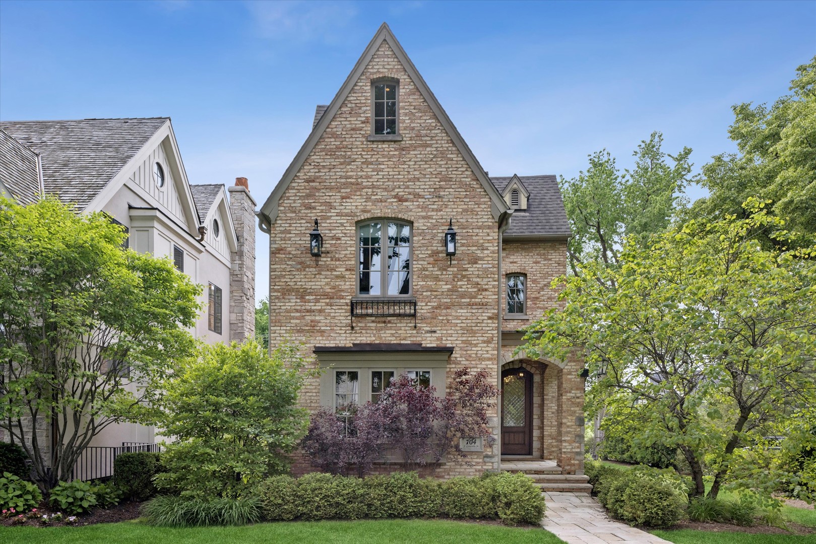 Photo of 704 S Lincoln Street, Hinsdale, IL 60521