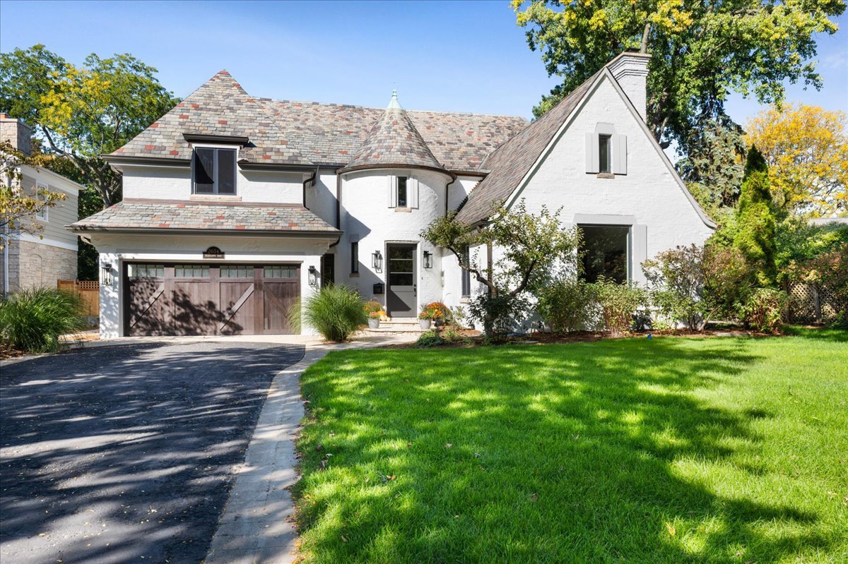 Photo of 2604 Blackhawk Road, Wilmette, IL 60091