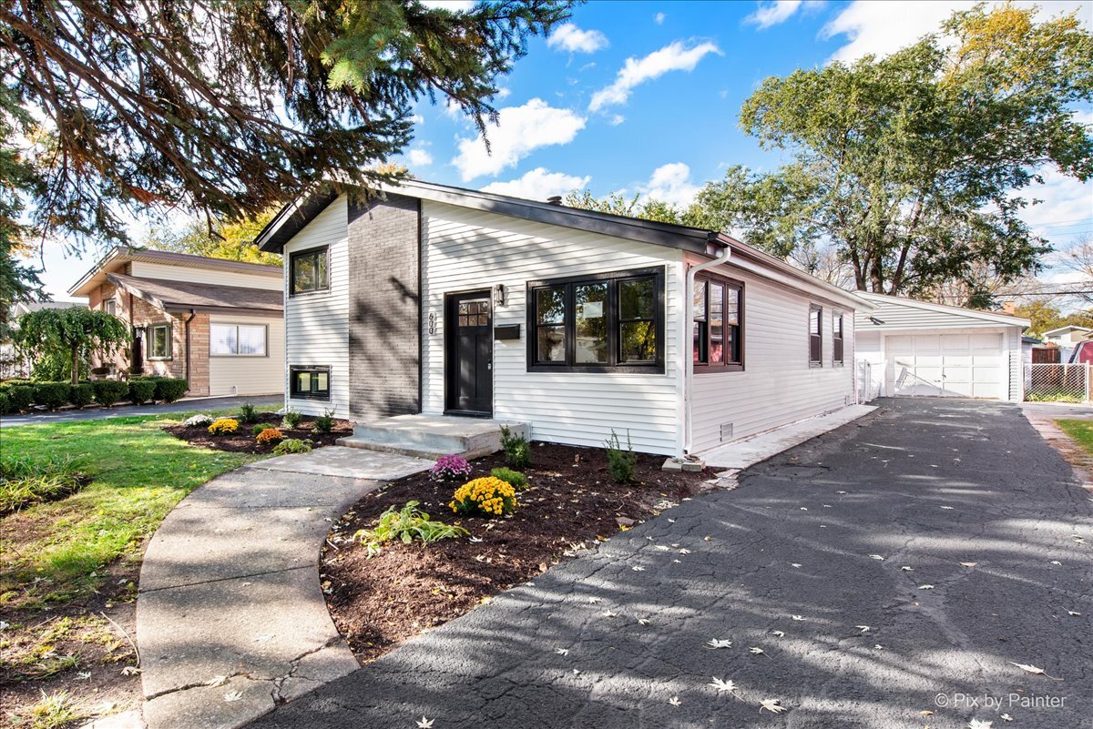 Photo of 600 N IOWA Avenue, Villa Park, IL 60181