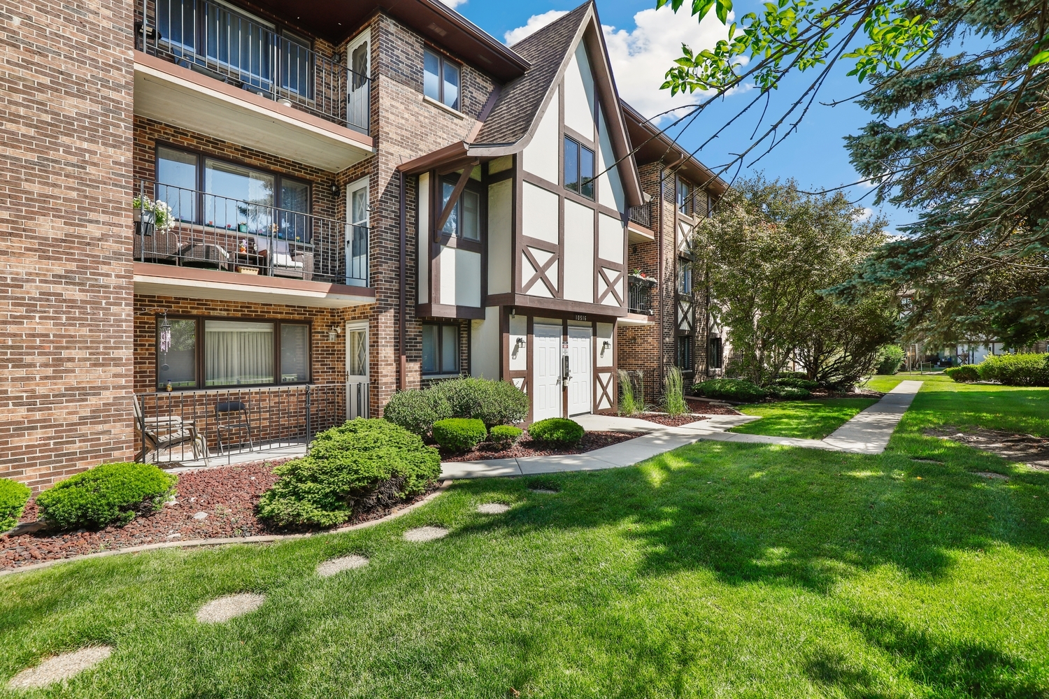 Photo of 10516 Ridge Cove Drive, Chicago Ridge, IL 60415