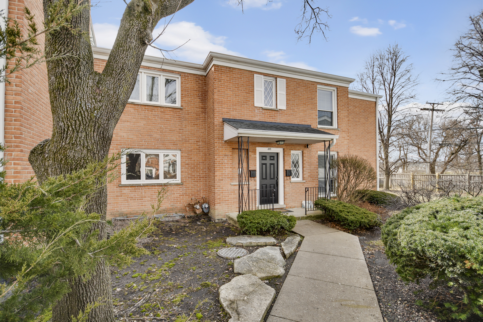 Photo of 491 OLD SURREY Lane, Hinsdale, IL 60521