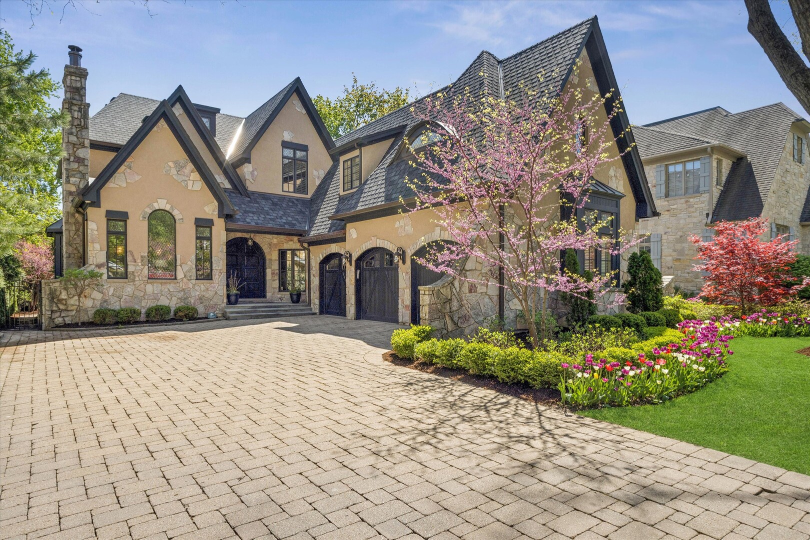 Photo of 561 Walker Road, Hinsdale, IL 60521