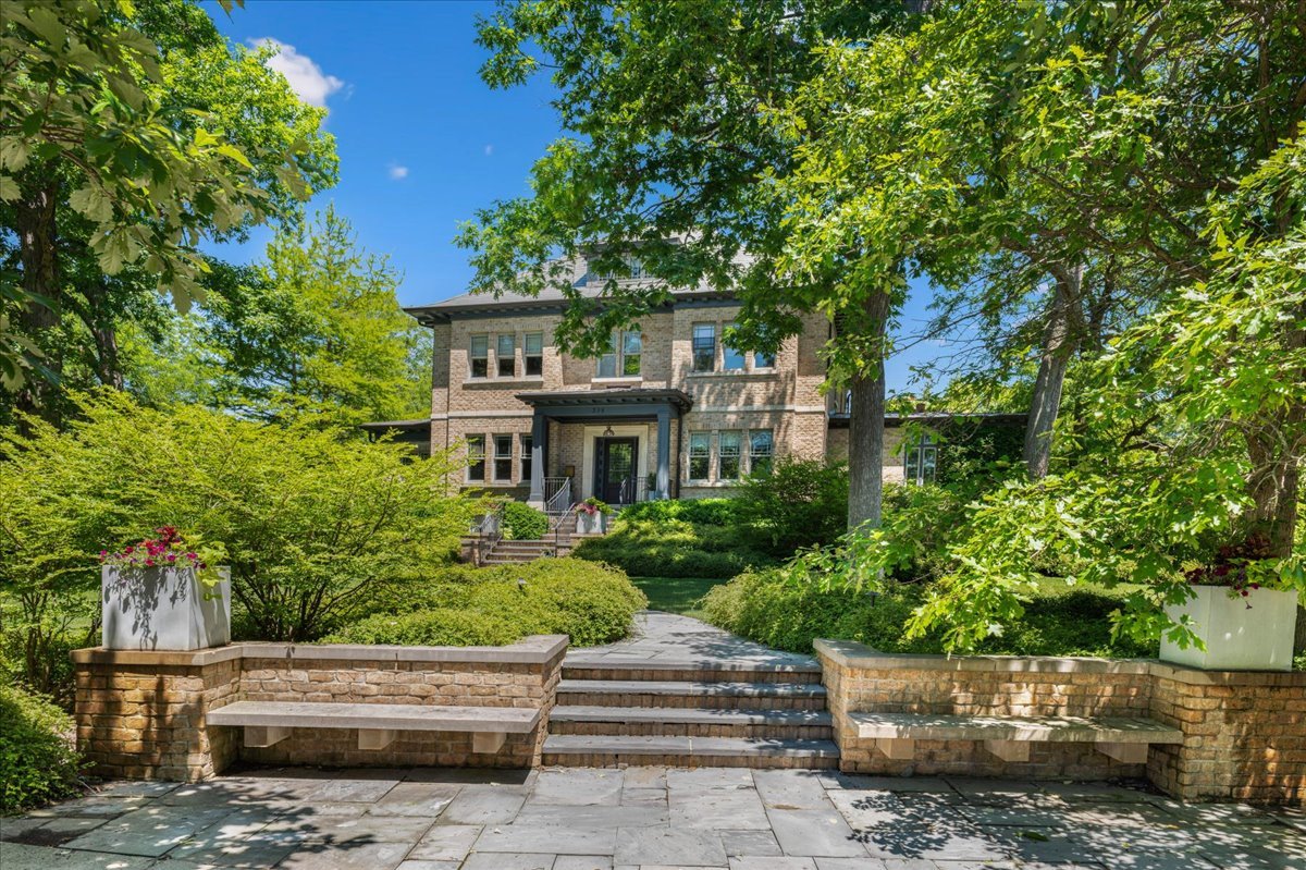 Photo of 395 Greenleaf Avenue, Glencoe, IL 60022