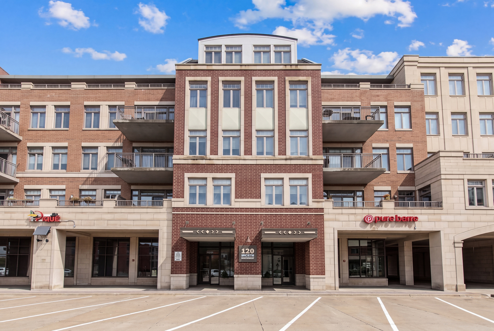 Photo of 120 N Northwest Highway, Park Ridge, IL 60068