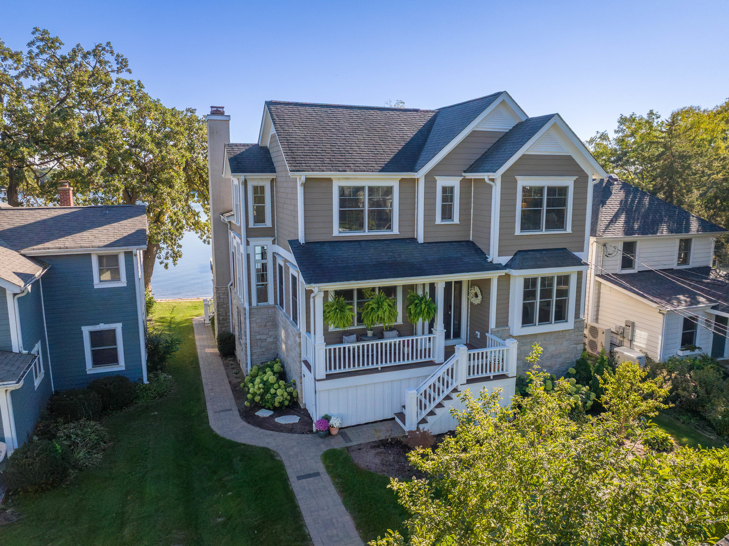 Photo of 937 N Shore Drive, Crystal Lake, IL 60014