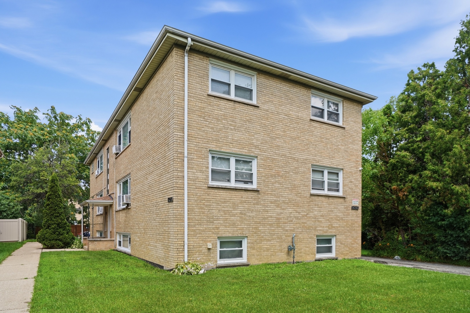 Photo of 10500 Lyman Avenue, Chicago Ridge, IL 60415
