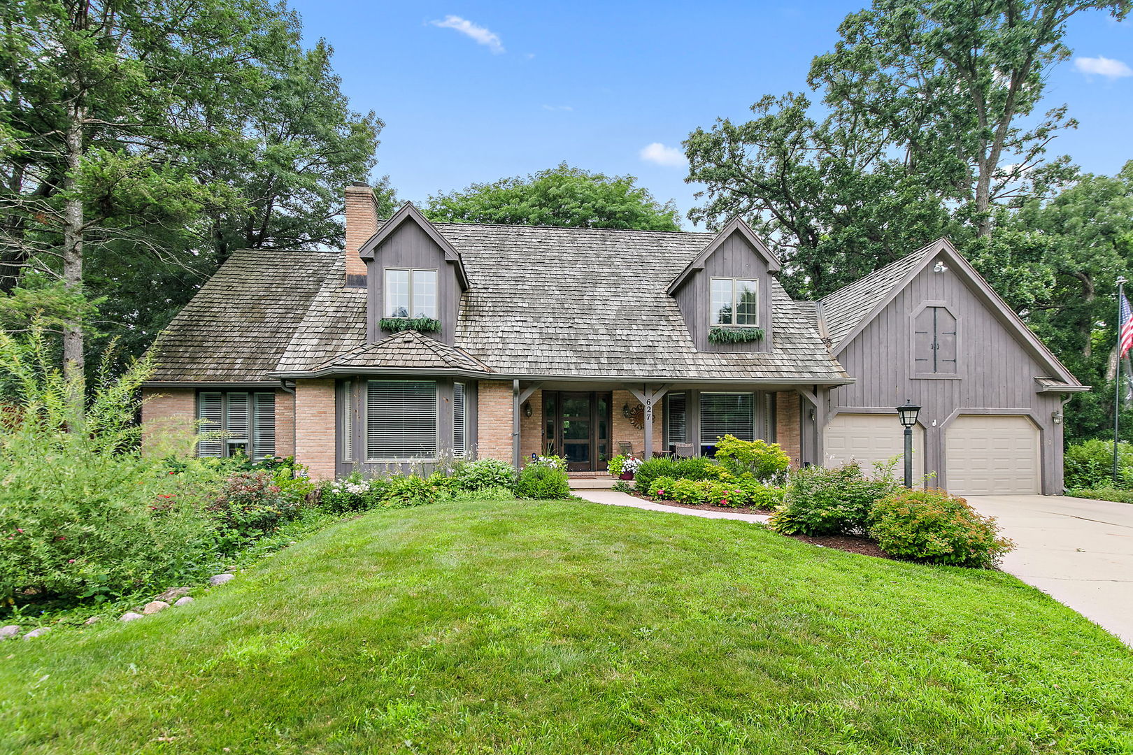 Photo of 627 Wood Ridge Court, Elgin, IL 60123