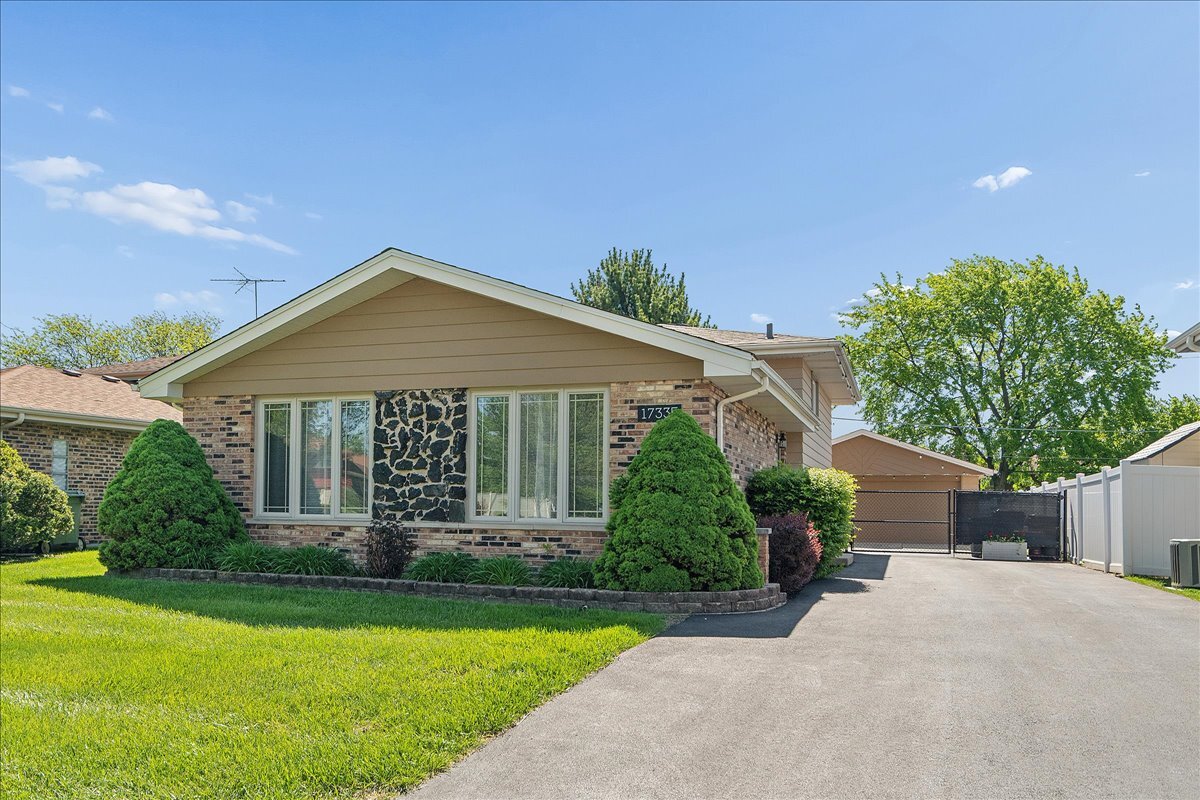 Photo of 17335 Overhill Avenue, Tinley Park, IL 60477
