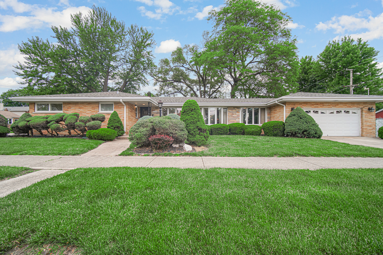 Photo of 9259 S Springfield Avenue, Evergreen Park, IL 60805