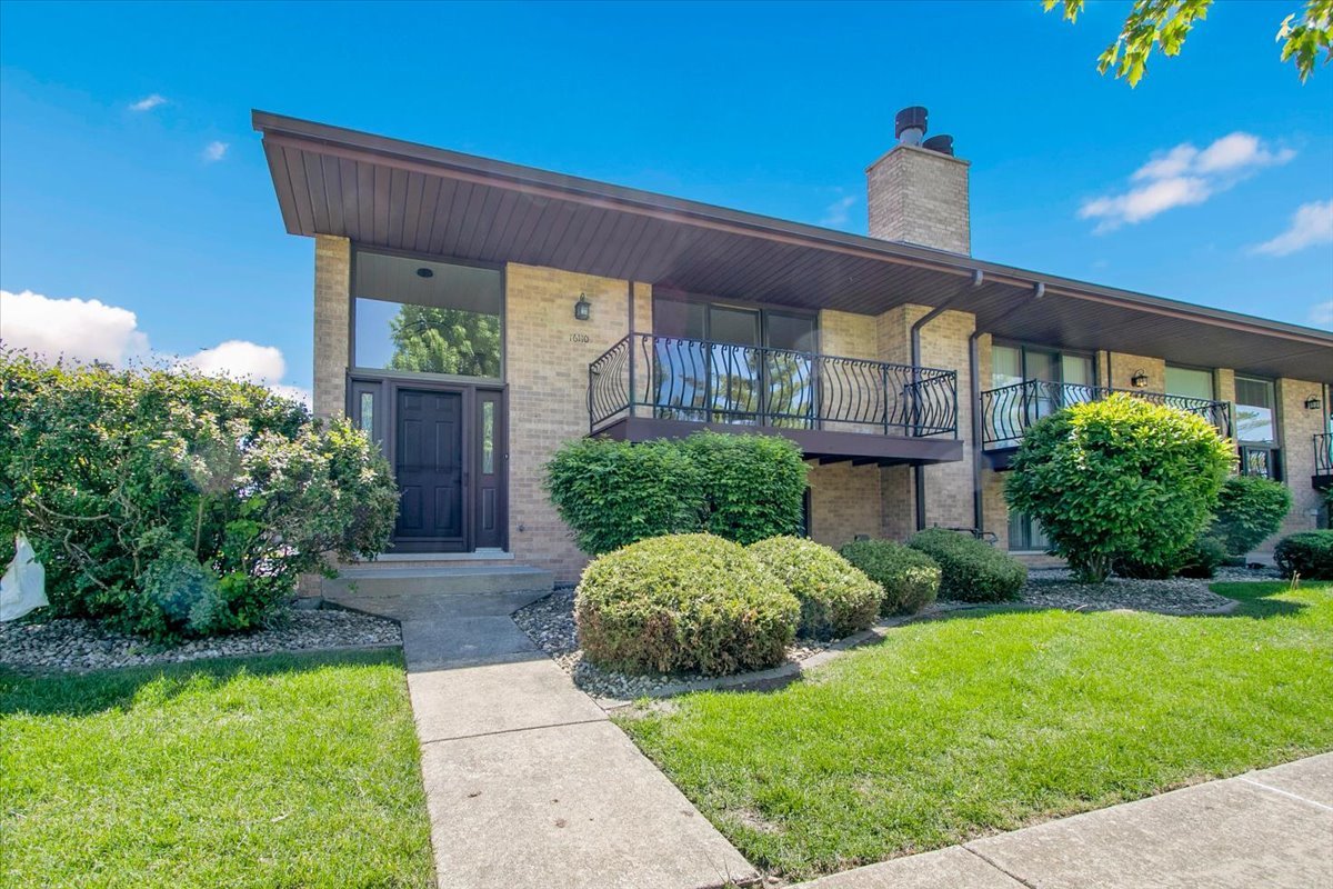 Photo of 16110 Pine Drive, Tinley Park, IL 60477