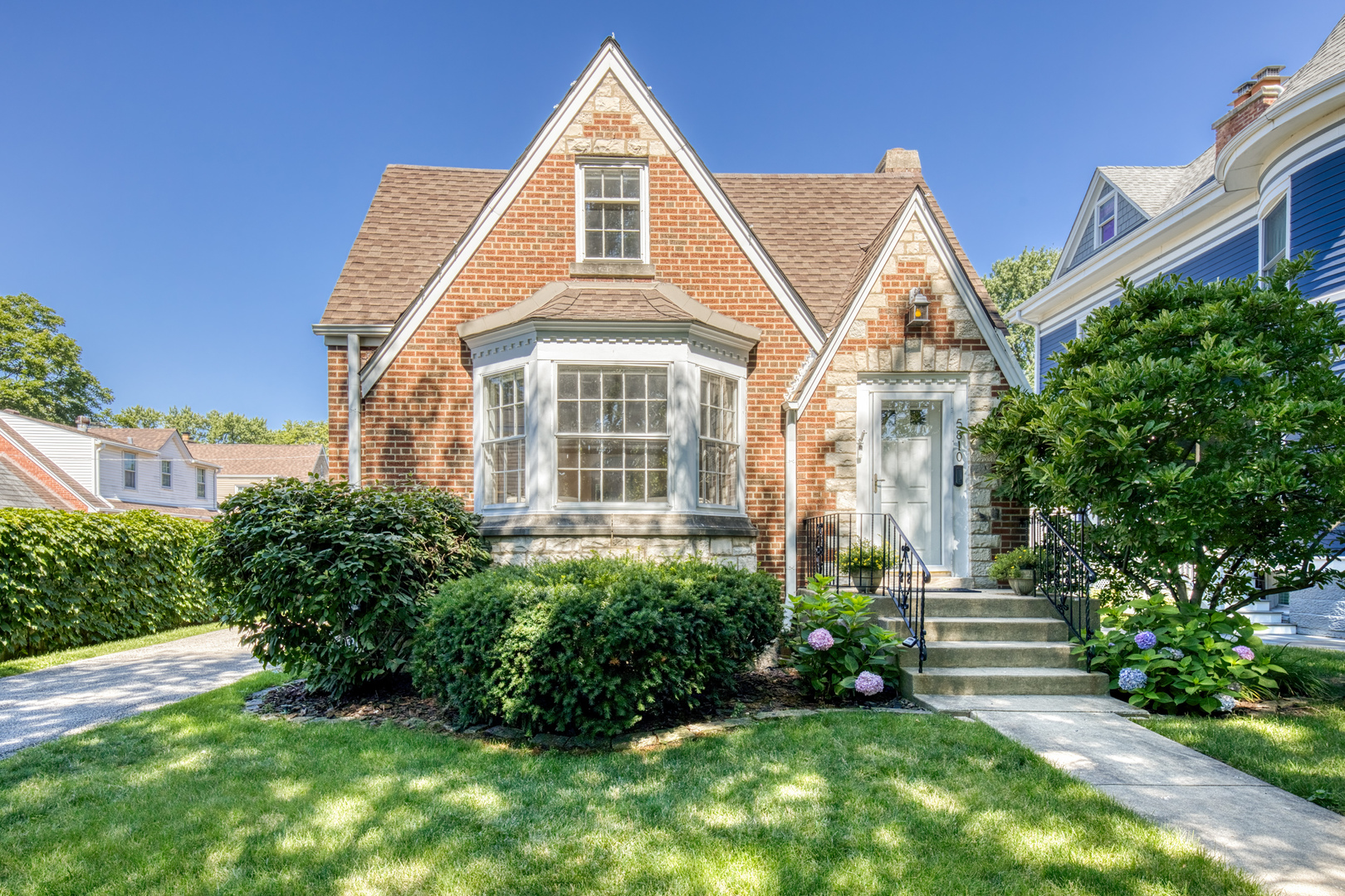 Photo of 5810 N East Circle Avenue, Chicago, IL 60631