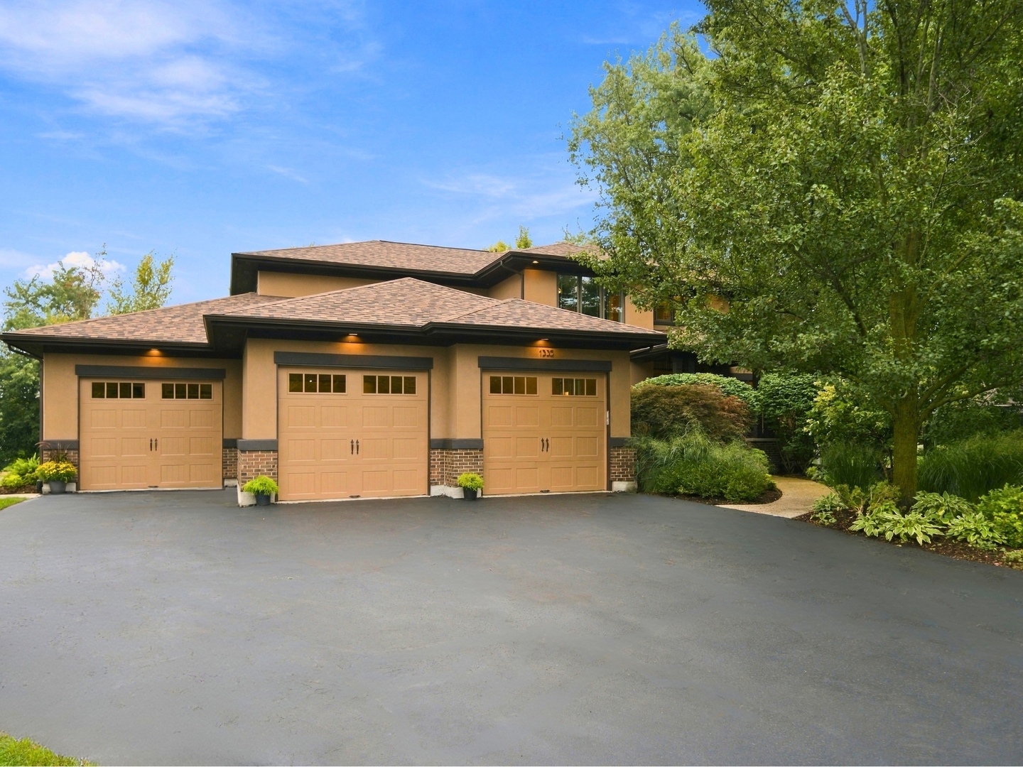 Photo of 1335 Eastcanton Drive, Deerfield, IL 60015