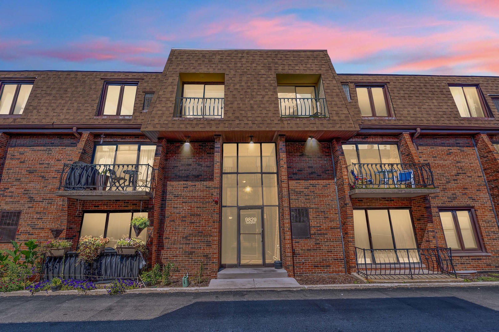 Photo of 9829 Nottingham Avenue, Chicago Ridge, IL 60415