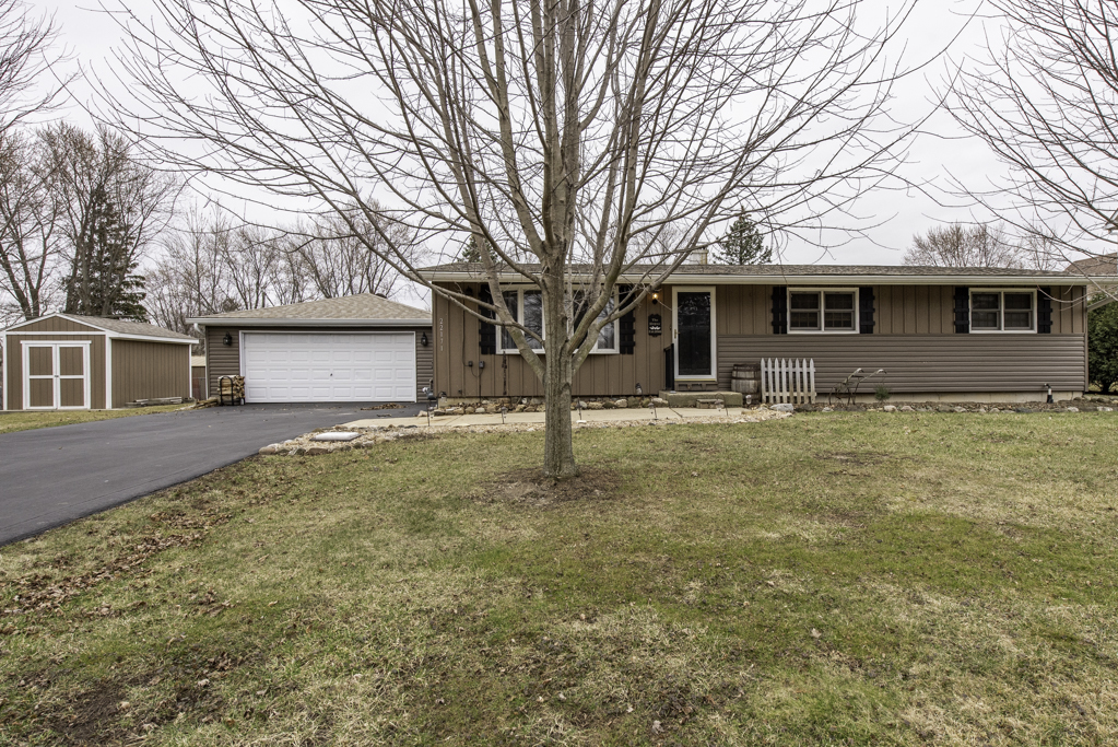 Photo of 22171 W Pineview Drive, Antioch, IL 60002