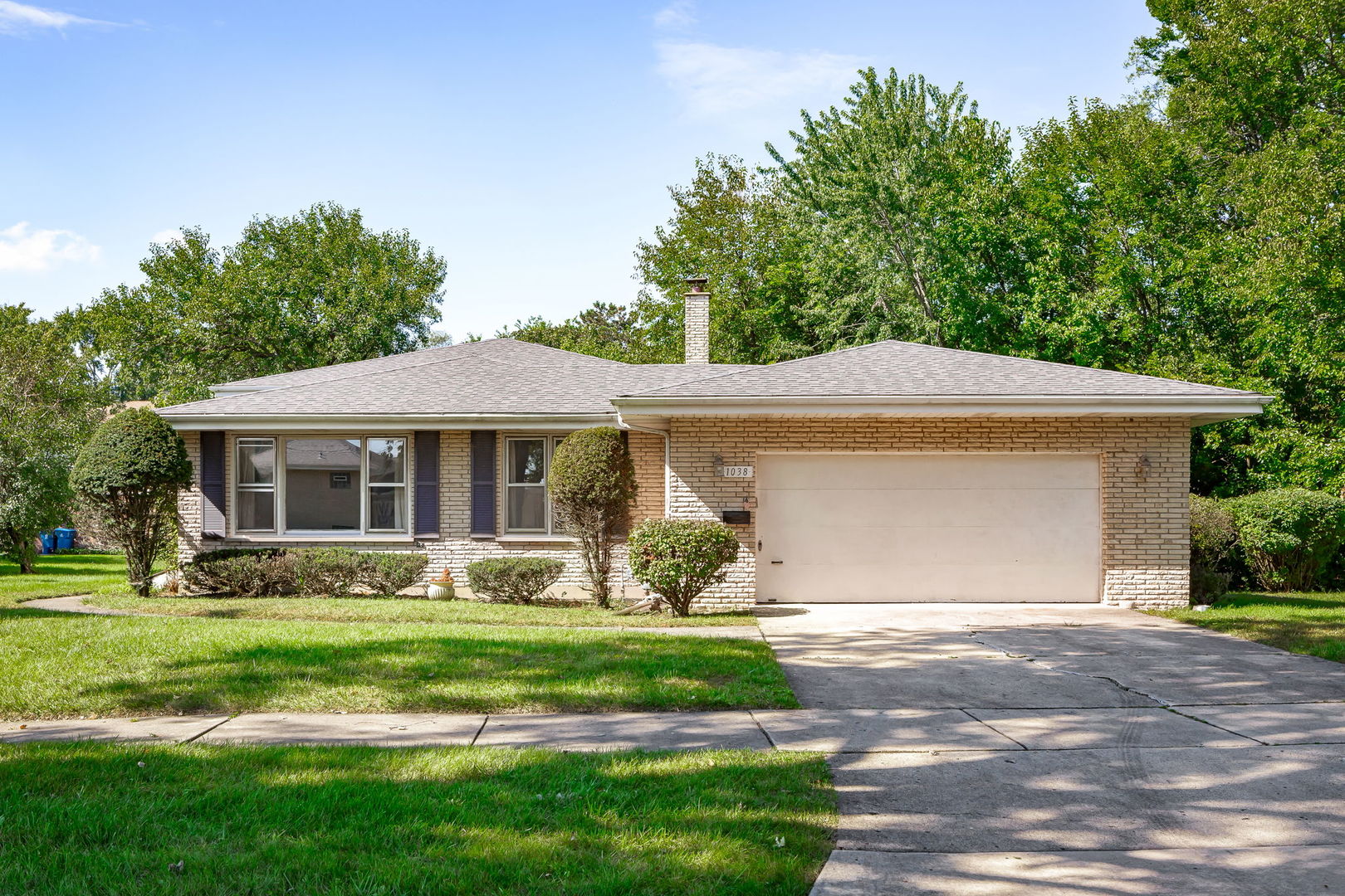 Photo of 1038 S Sunset Avenue, Elmhurst, IL 60126