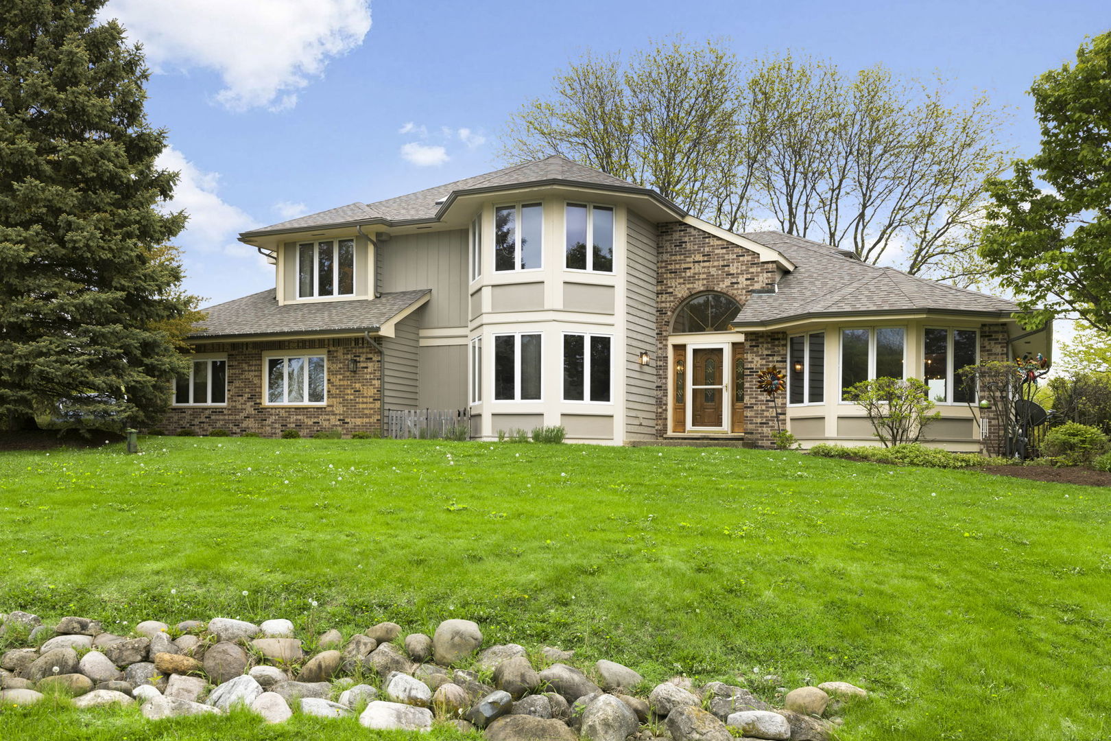 Photo of 5N191 Fox Bluff Drive, St. Charles, IL 60175