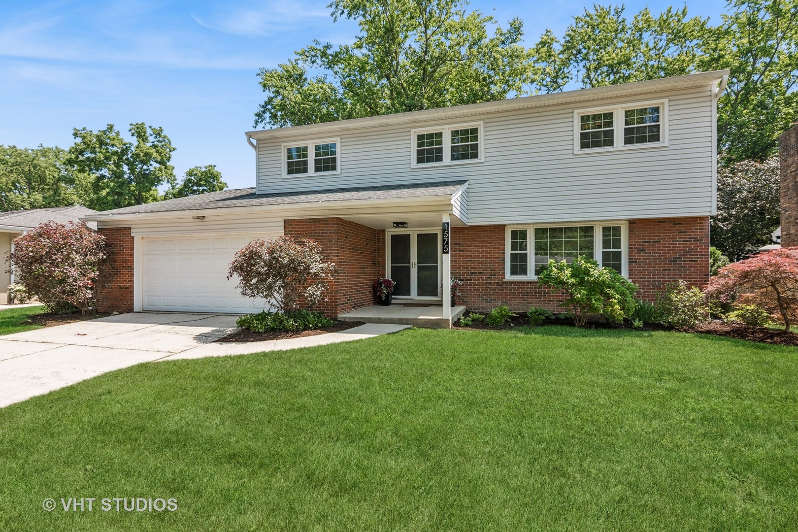 Photo of 1575 Burning Trail, Wheaton, IL 60189