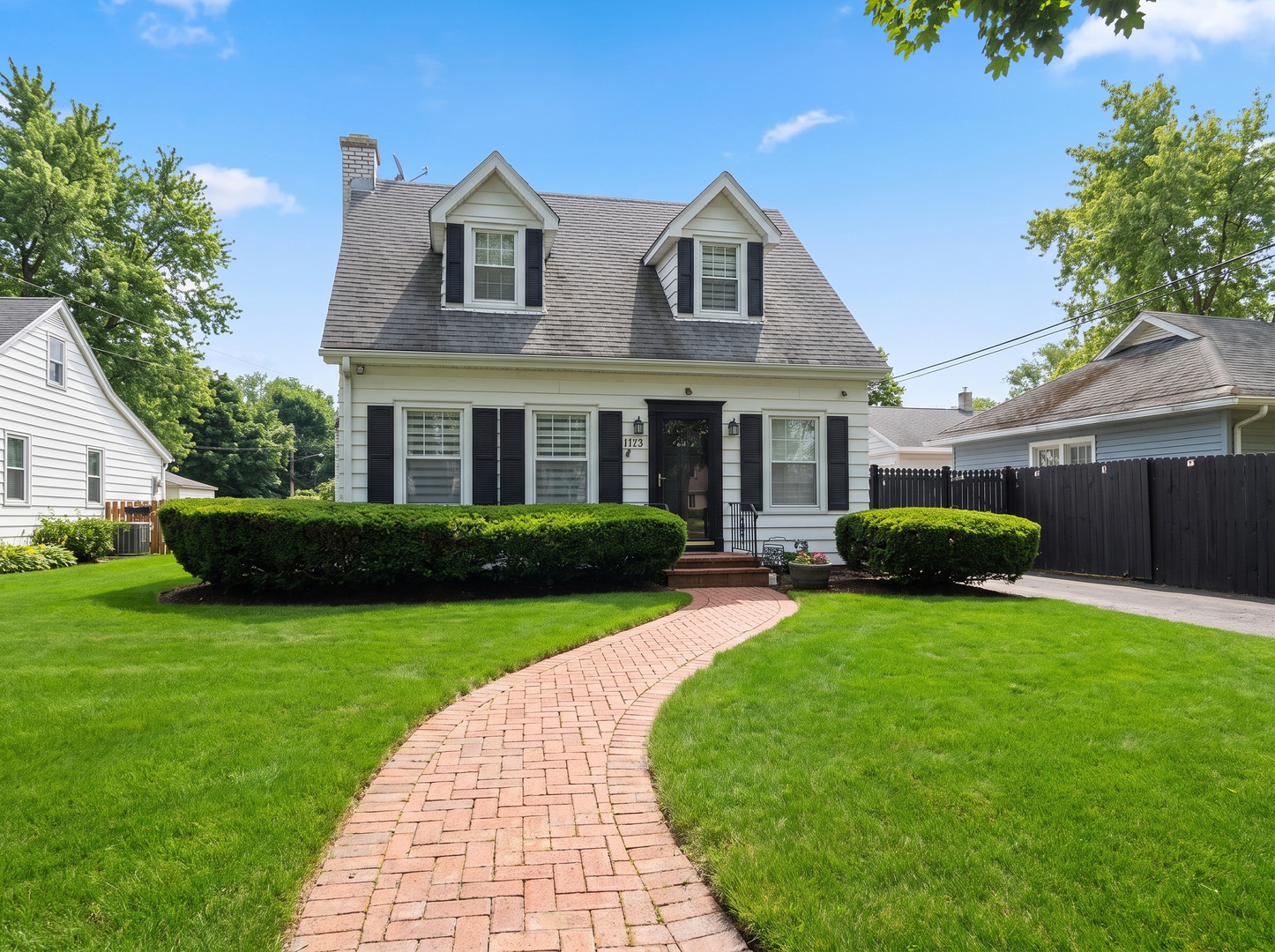 Photo of 1113 Douglas Court, Waukegan, IL 60085