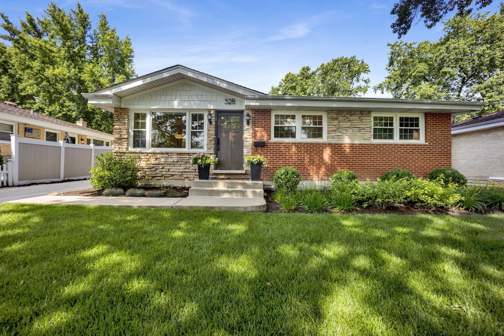 Photo of 528 Kipling Court, Wheaton, IL 60187