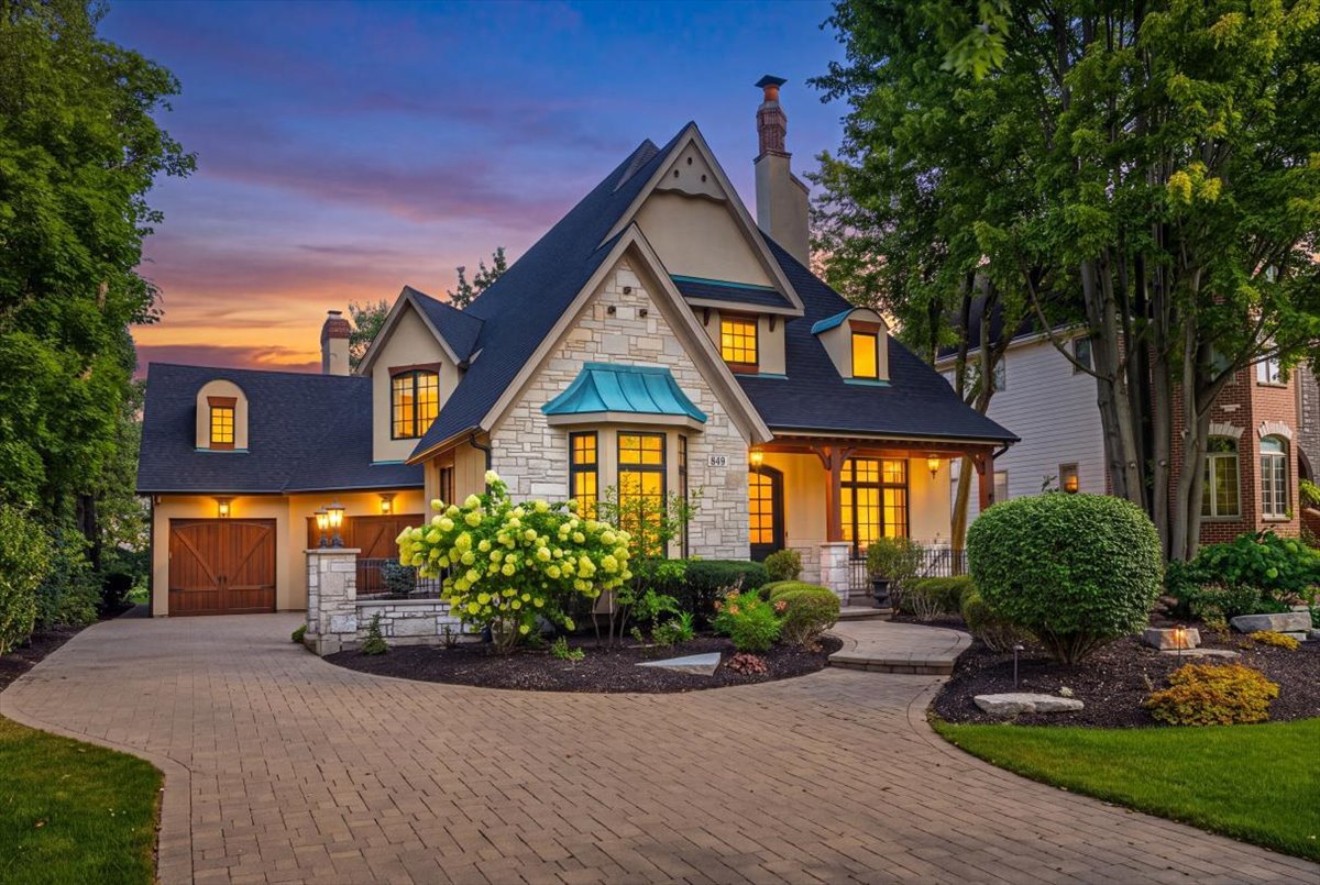 Photo of 849 E Hillside Road, Naperville, IL 60540